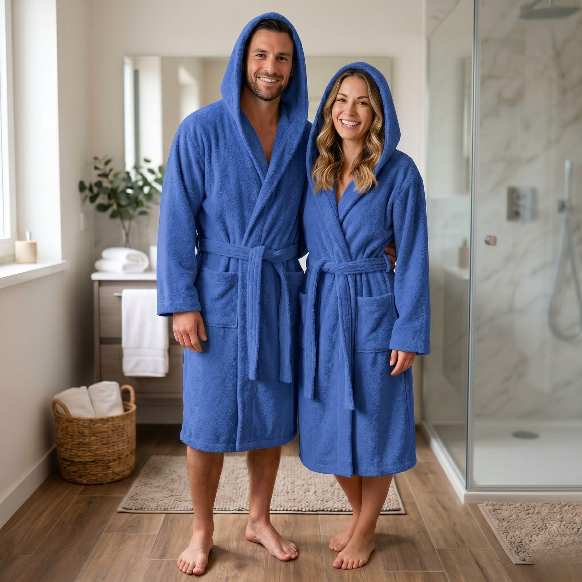 Accappatoio UNISEX con Cappuccio in Spugna Morbida di Cotone, Alto Potere Asciugante