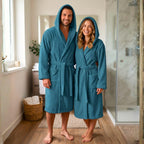 Accappatoio UNISEX con Cappuccio in Spugna Morbida di Cotone, Alto Potere Asciugante