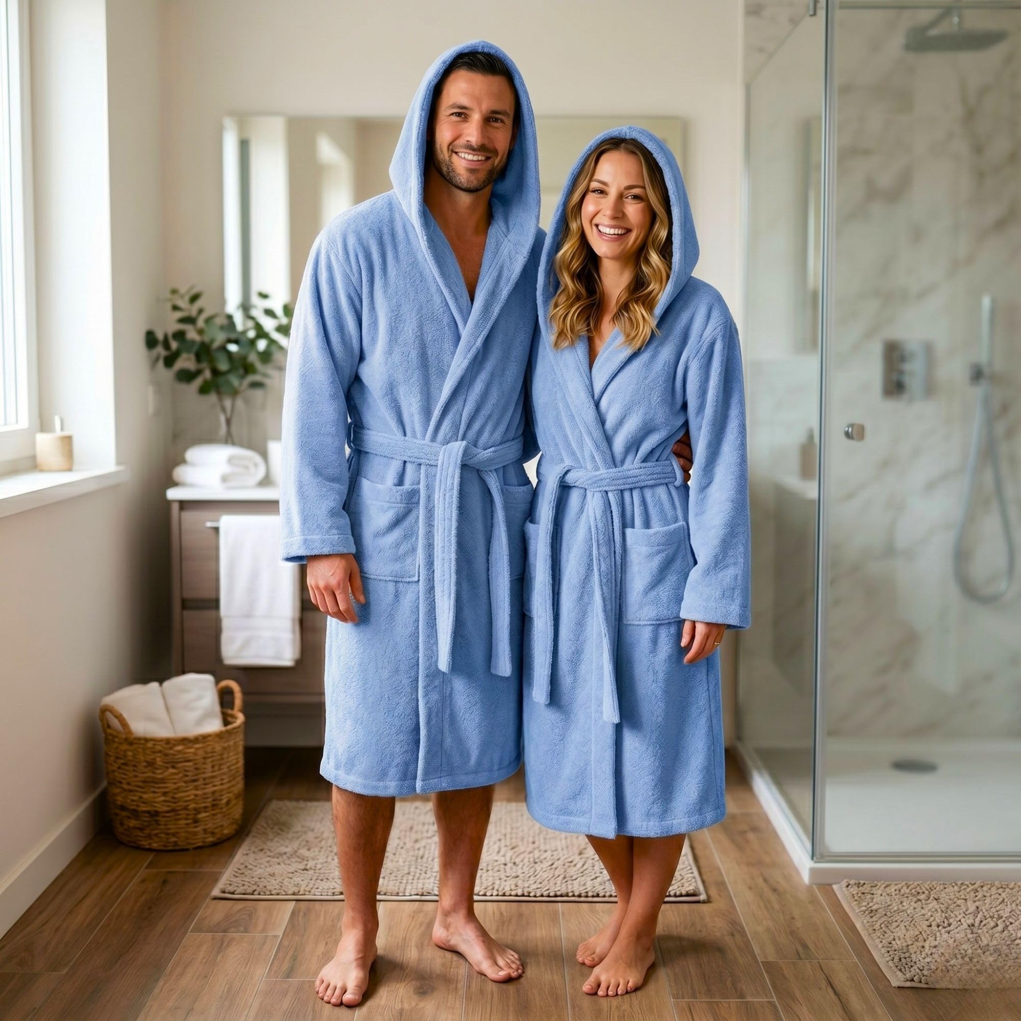 Accappatoio UNISEX con Cappuccio in Spugna Morbida di Cotone, Alto Potere Asciugante